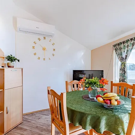 2 Bedroom Cozy In Λομπάρδα
