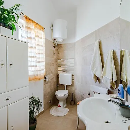 2 Bedroom Cozy In Apartment Lumbarda